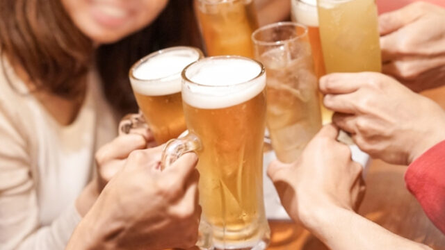 同窓会での乾杯